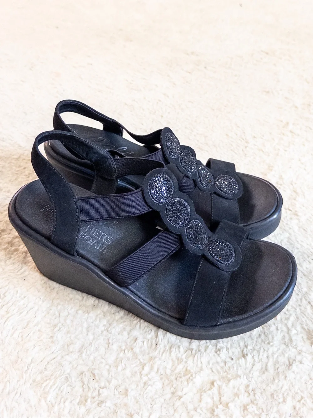 Cali Skechers Luxe Foam Black Rhinestone Strappy Wedge Sandals Women’s - Picture 2 of 9